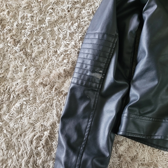 Womens Black Faux Leather Jacket - Picture 3 of 7